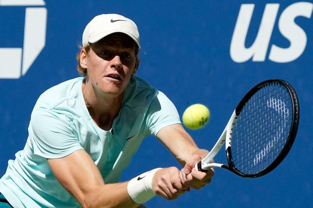 显示出他在 显示出他在